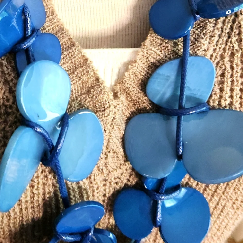 🌊Blue Acrylic Free Form necklace -Metal Free💙 - Picture 6 of 16